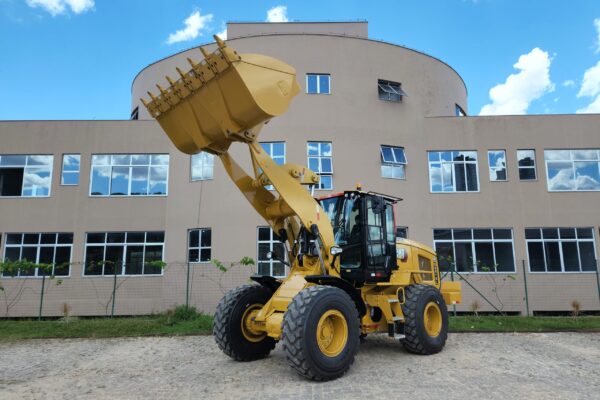 carregadeiras-cat-satel-938k-3-1-scaled (1)