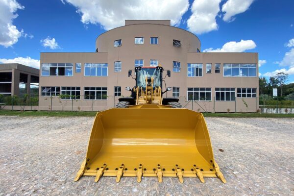 carregadeiras-cat-satel-938k-4-1-scaled