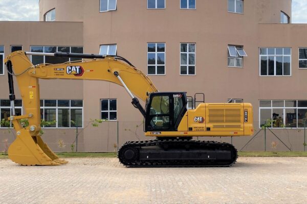 escavadeira-345-cat-scaled-1.jpg